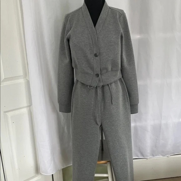 Commense Gray set. Jacket L, PTP 21, L 18, - Lounge pants S, Waist 15, Inseam 30 - Picture 2 of 16
